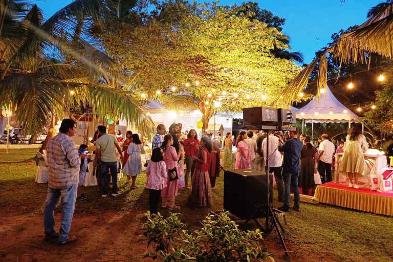 Riverine party space - The Traditional Houseboat-inspired meeting area for memorable parties and meetings